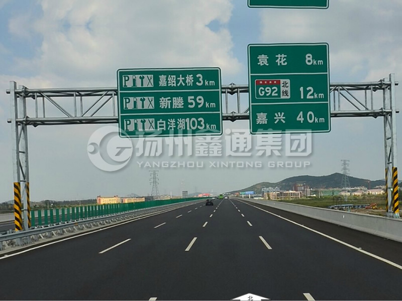 LMJ-029，桁架式標(biāo)志牌龍門架